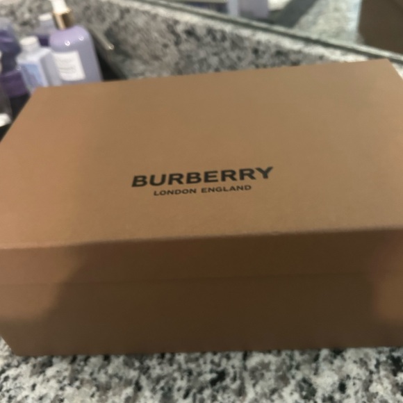 Burberry
Kai Check Low-Top Sneakers (39/9) - Picture 11 of 13